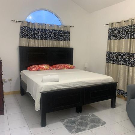 Отель Caribbean Escape Портмор Экстерьер фото