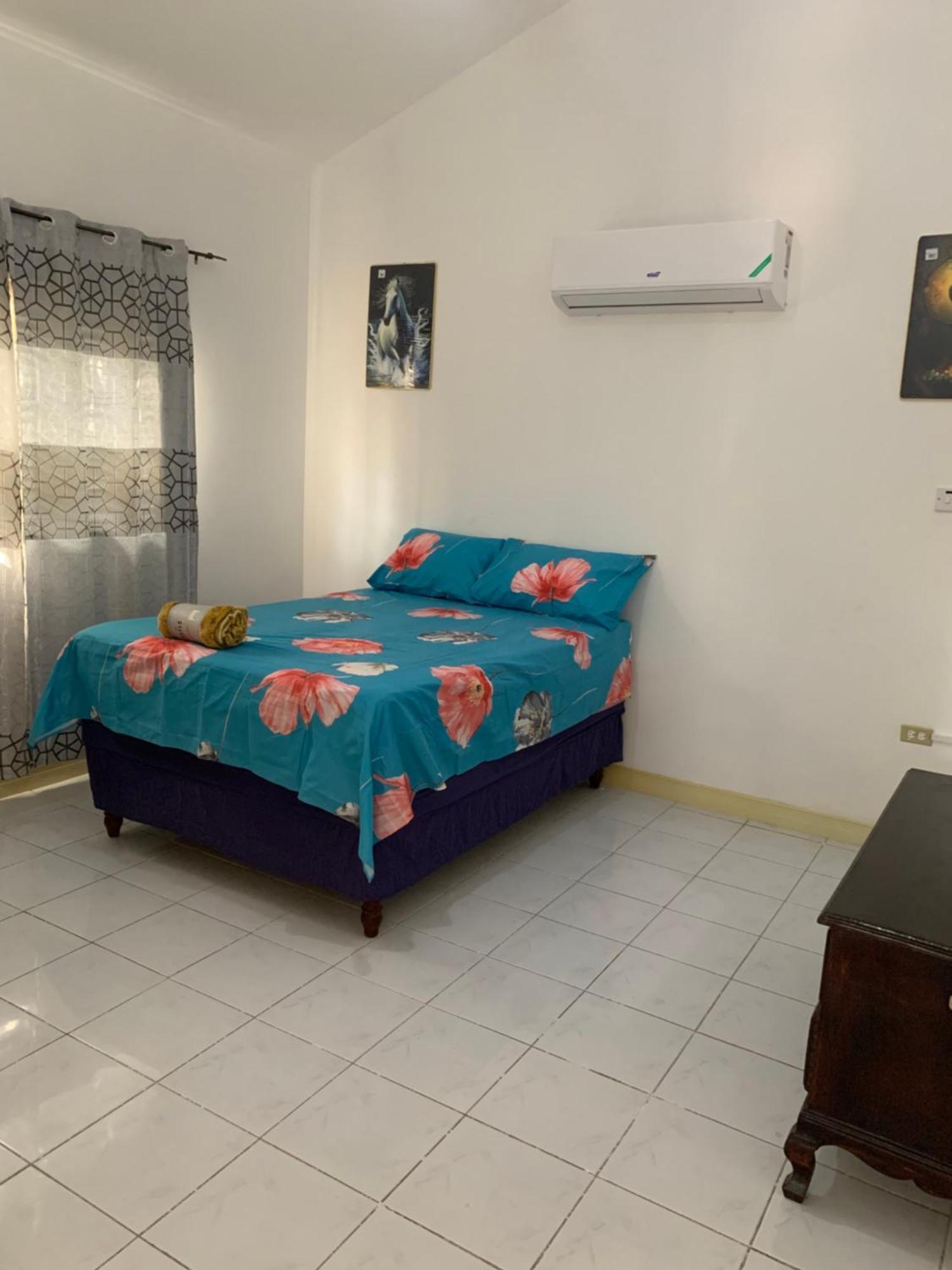 Отель Caribbean Escape Портмор Экстерьер фото